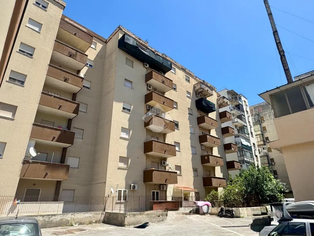 Exterior - Apartment with Balcony in Palermo Centre