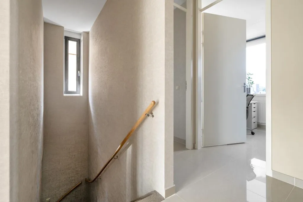 Esik - Estate-Ready House with Garden in Enschede