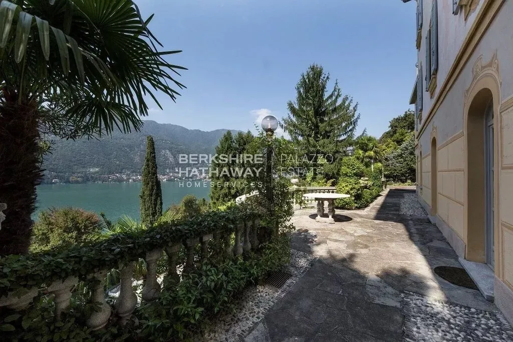 Terrass - Luxury Villa with Lake View in Dizzasco