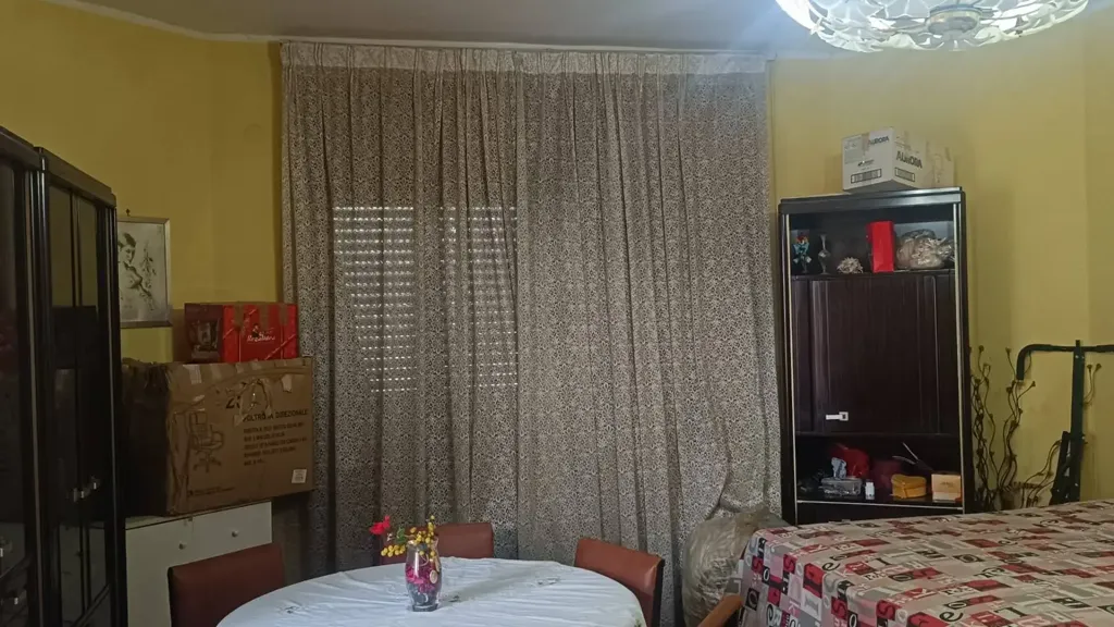 Chambres - Quadrilocale with Balcony in Acerra