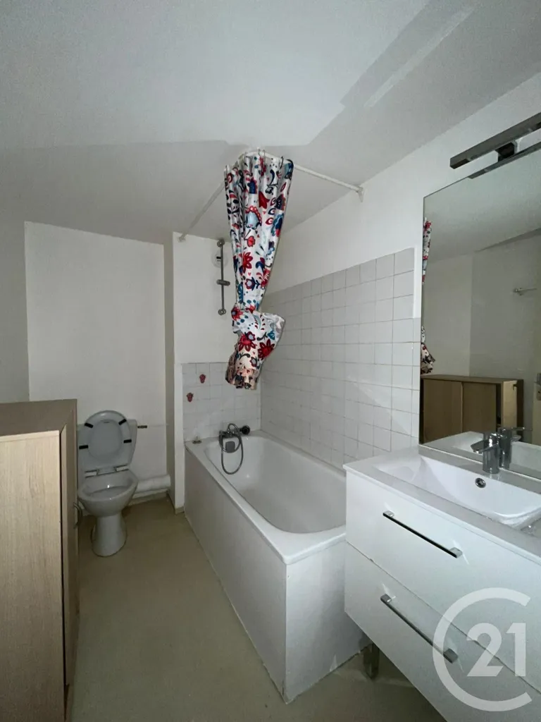 Salles de bain - Appartement T2 avec Poutre Apparente à Morez
