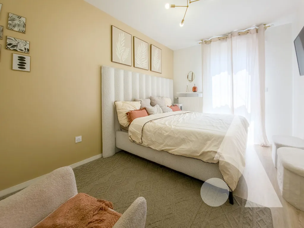 Bedrooms - Flat with Large Terrace in Urban Area