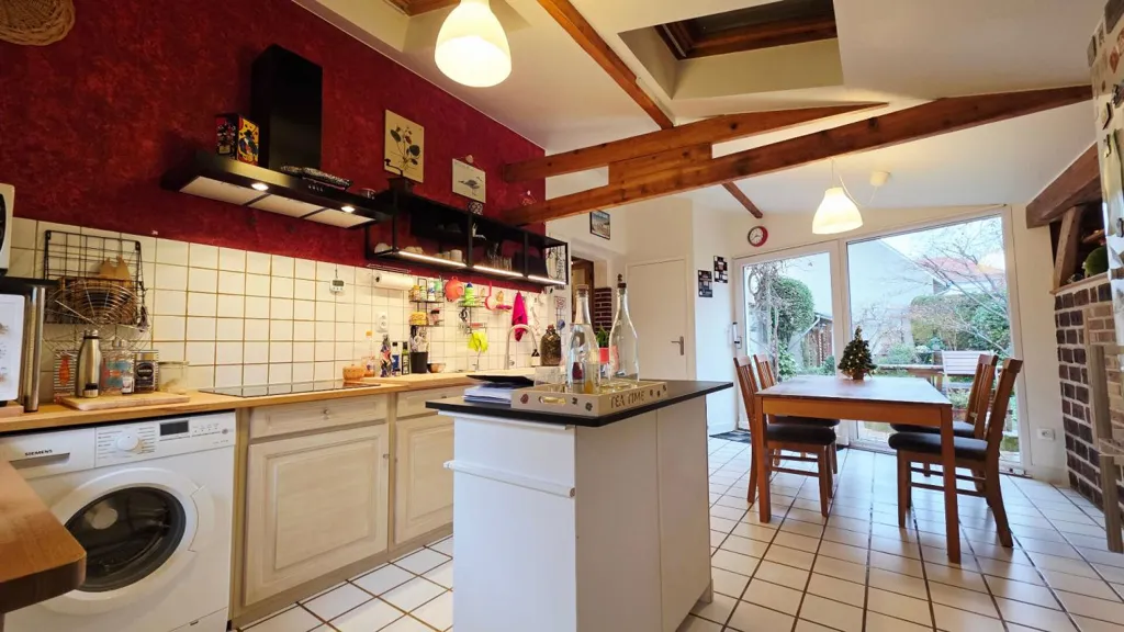 Cuisine - Maison de Ville avec Jardin et Garage près du Centre de Bourges