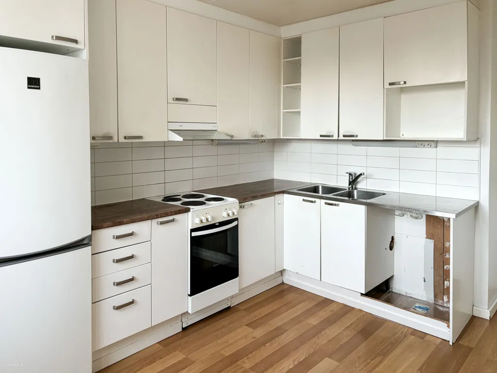 Cuisine - Spacious 4-Bedroom Flat with Balcony in Suvela, Espoo