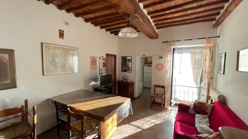 Salle à manger - Quadrilocale with High Ceilings near Siena Centre