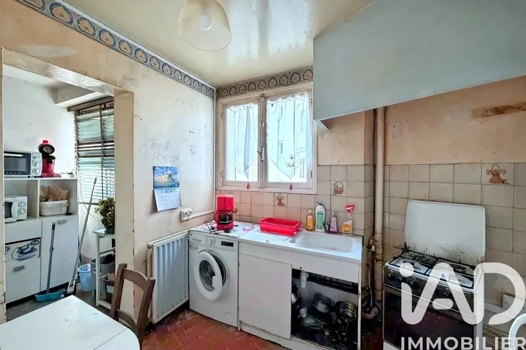 Kitchen - 3-Bedroom Apartment with Balcony in Tarbes