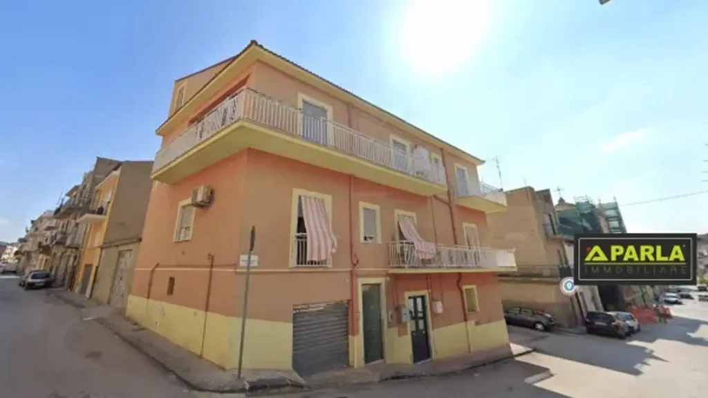 Välivaade - Terraced House with Office Space in Canicattì