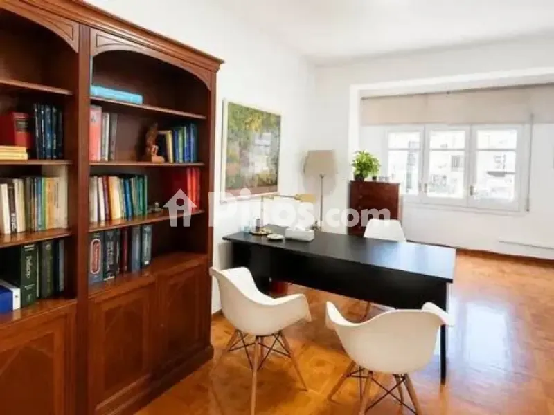 Kabinet - Apartment for Renovation with Double Orientation in Eixample