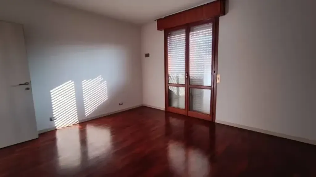 Rooms - Rustic-Style Apartment with Balcony in Vignola