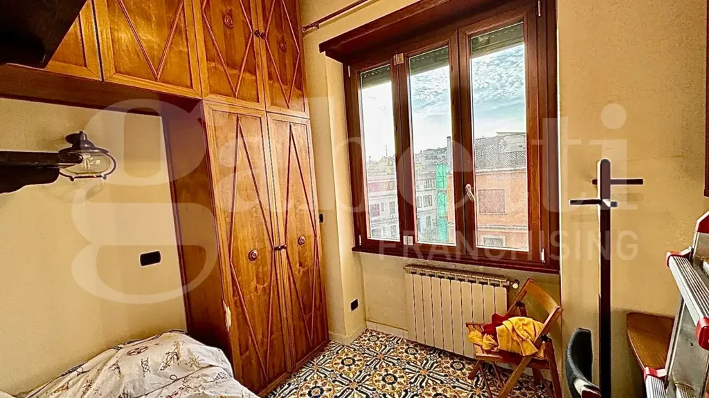 Chambres - 3-Bedroom Apartment with Parking in Rome