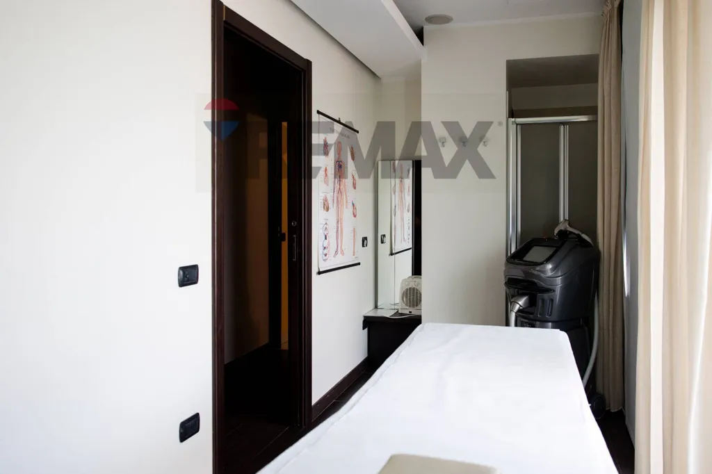 Chambres - Commercial Space with Parking in Concorezzo