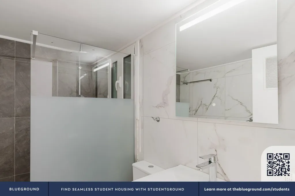 Vannitoad - Furnished Apartment with Elevator in Athens