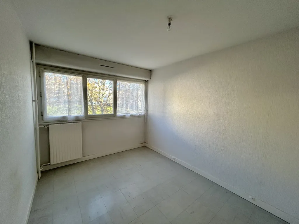 Toad - 3-Bed Apartment with Balcony in Palaiseau