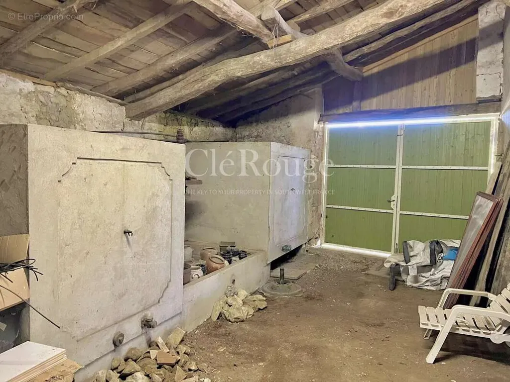 Utility Room - Converted Barn with Countryside View in Eymet