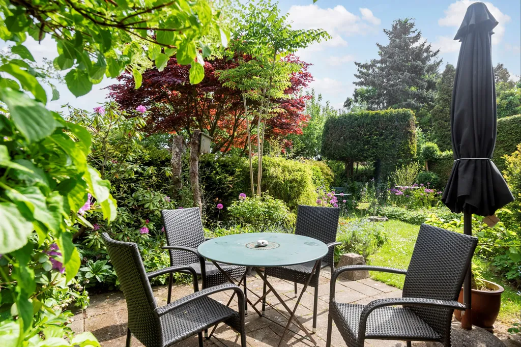 Aed - Villa with Garden in Secure Area