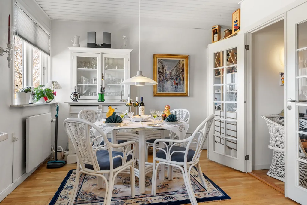 Sala da pranzo - Villa Apartment with French Doors in Holte