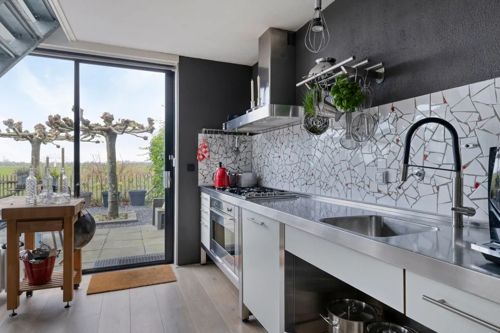 Cuisine - Semi-Detached Villa with Waterfront View in Zaandam