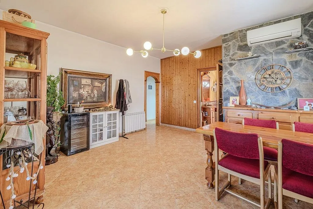 Söögituba - Chalet with Pool and Terrace in Abrera