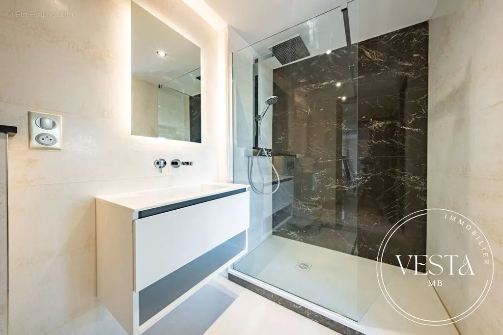 Salles de bain - Appartement avec Vue Panoramique sur Dijon