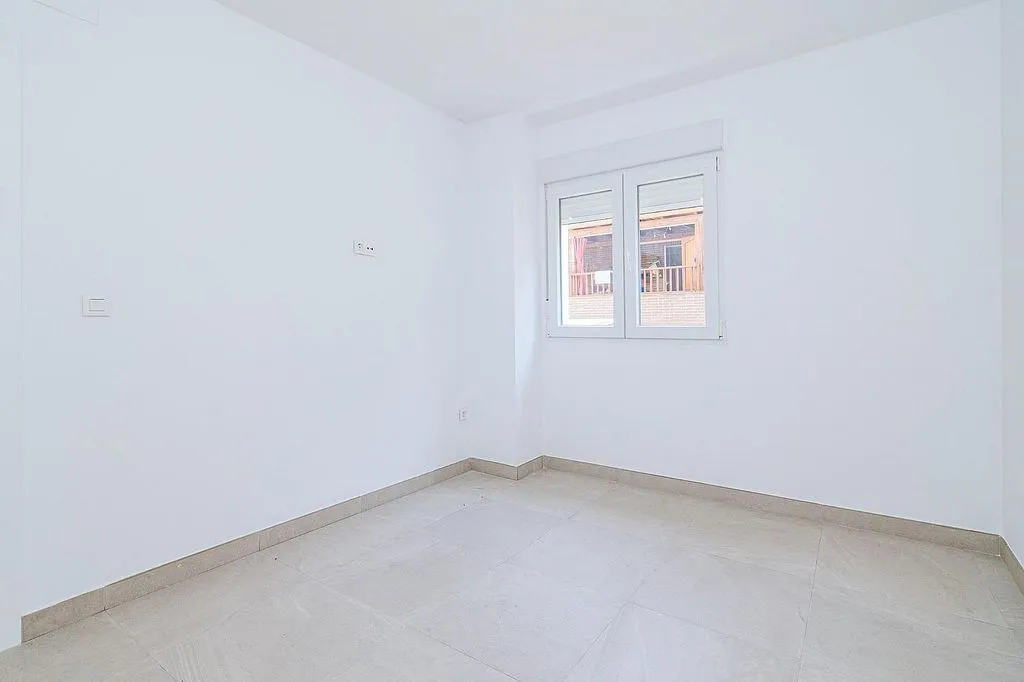 Pièces - Modern Flat with South-Facing Views in Atarfe Centre