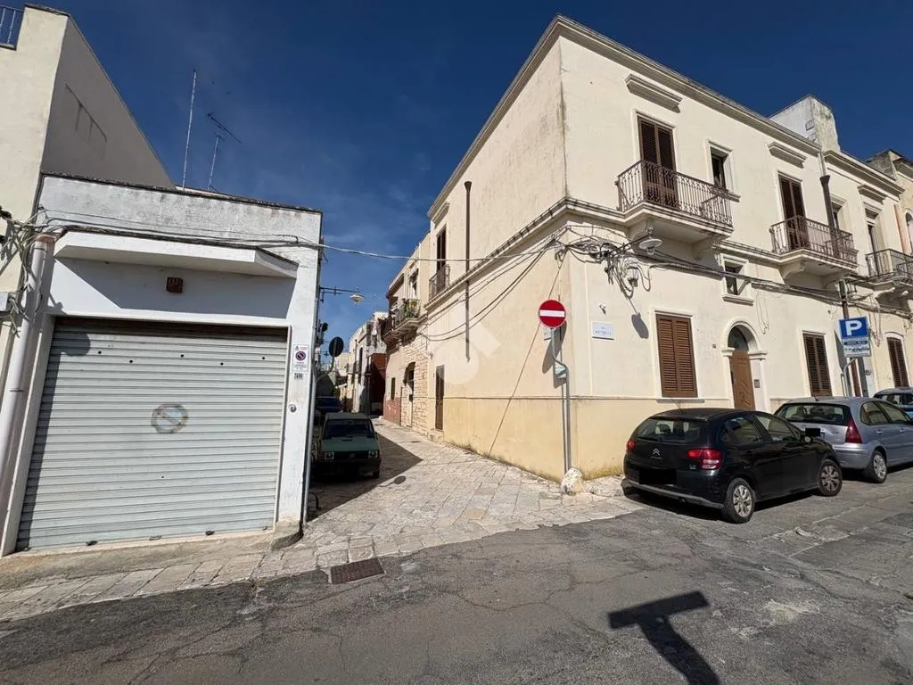 Välivaade - Restoration-Ready Flat in Brindisi Centre