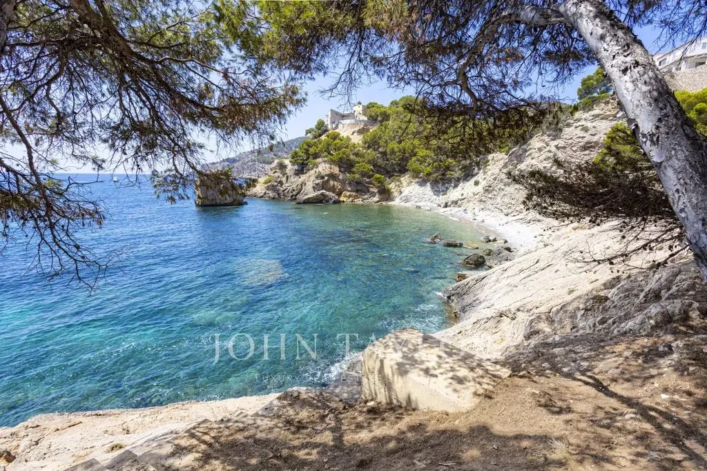 Seafront Villa with Pool in Camp de Mar, Mallorca
