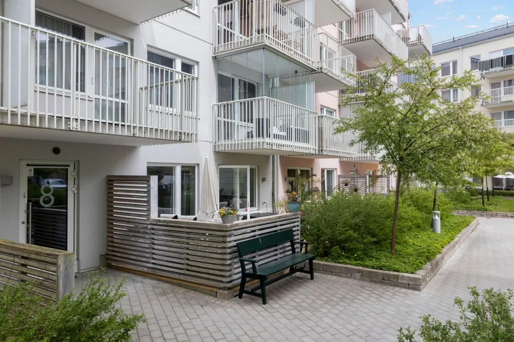 Giardino - Modern Flat with Balcony in Kongahälla