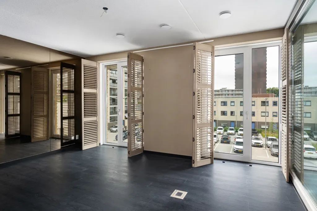 Toad - Newly Built Portiekflat with Loggia in Rotterdam