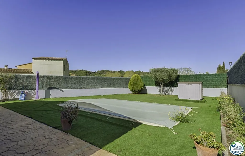 Piscine - Chalet with Pool and Solar Panels in Carrer Canigó