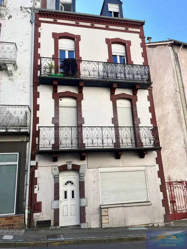 Esterno - Duplex Building with Balcony near Sanctuaries