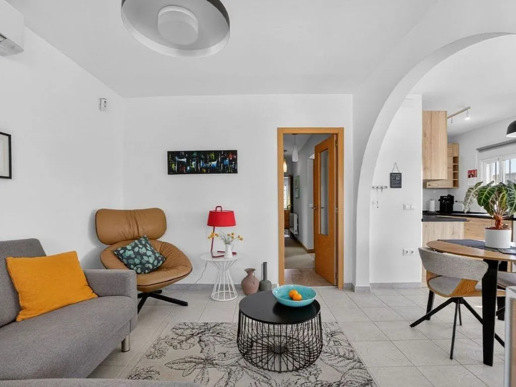 Elutuba - Chalet with Pool on Avenida Las Alondras
