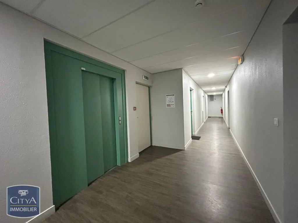 Entrée - Appartement Meublé T1 avec Ascenseur à Laval
