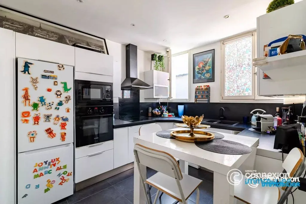 Cuisine - Appartement Familial avec Triple Exposition à Paris