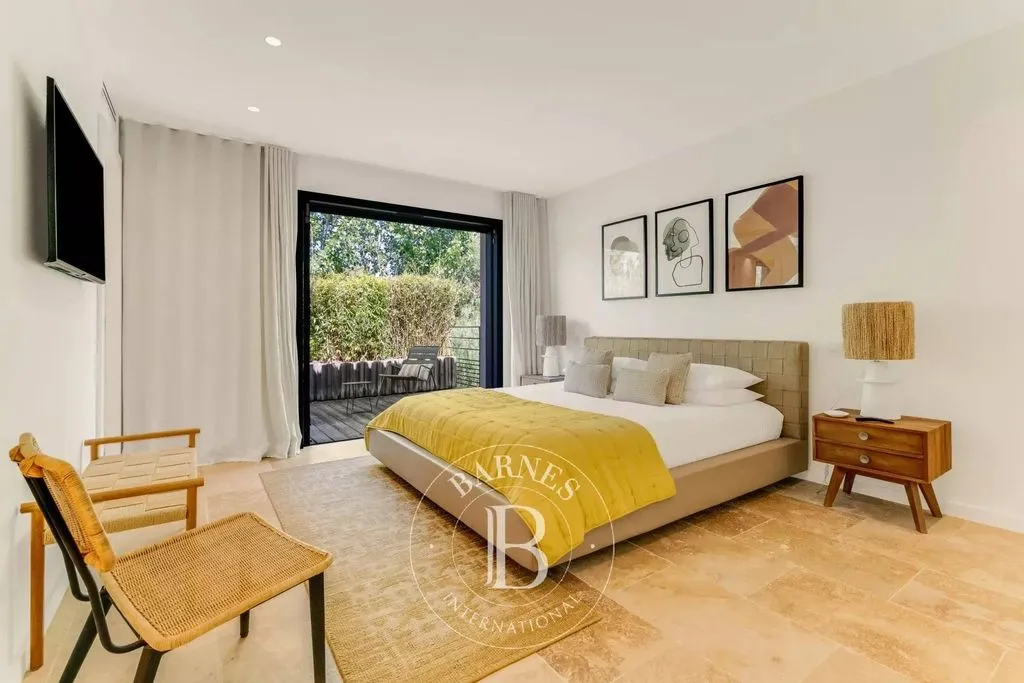 Bedrooms - Luxury Villa with Pool in Saint-Tropez