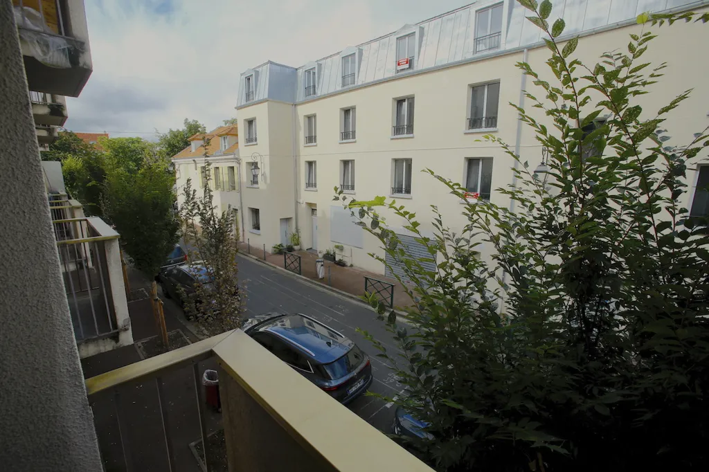 Rõdu - Furnished Flat with Balcony in Old Nanterre