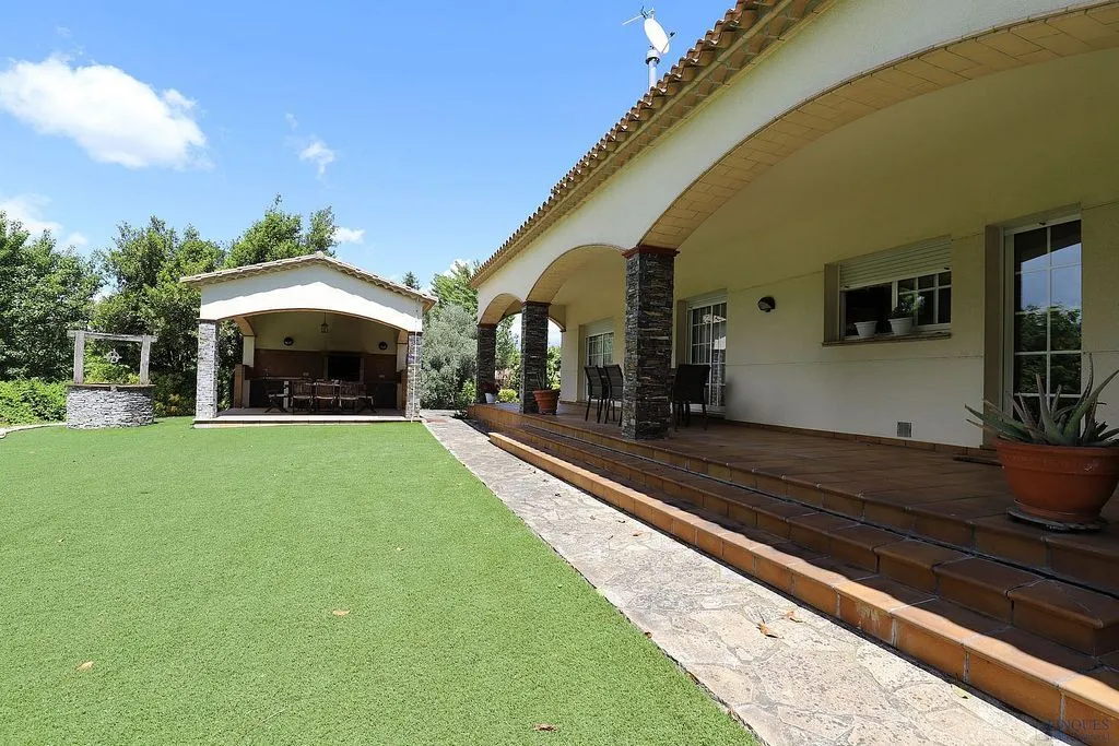 Terrasse - Villa with Pool and Buildable Plot in Caldes de Malavella