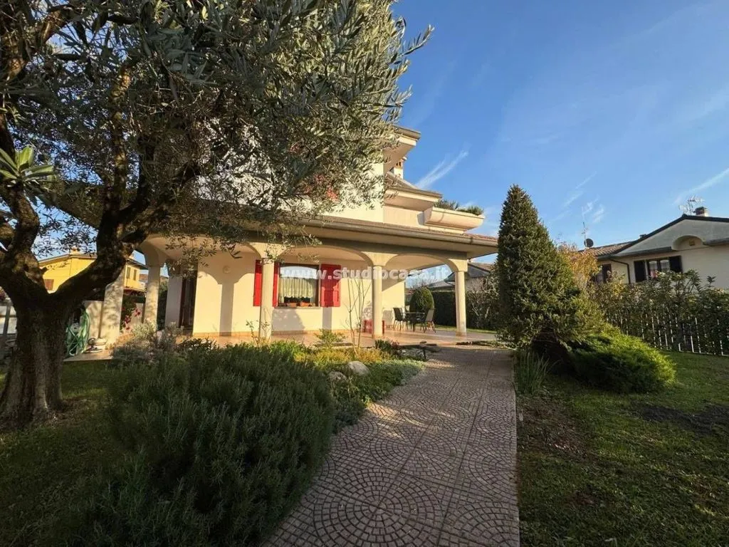 Välivaade - Luxury Villa with Private Garden in Mapello