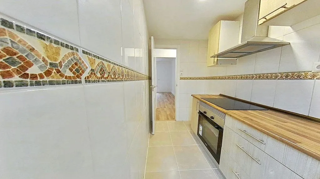 Kitchen - Three-Bedroom Apartment with Terrace in Sedaví
