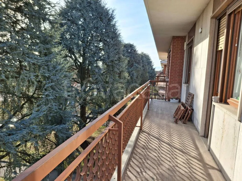 Balcon - Rustic-Style Apartment with Mountain View in Orbassano