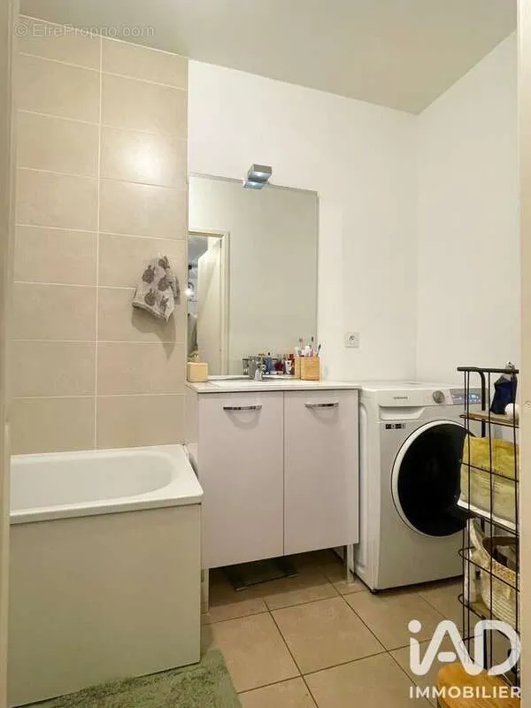Lavanderia - Bright Apartment with Terrace in Persan