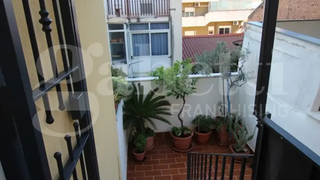Aed - Refurbished Triplex with Balcony in Catania