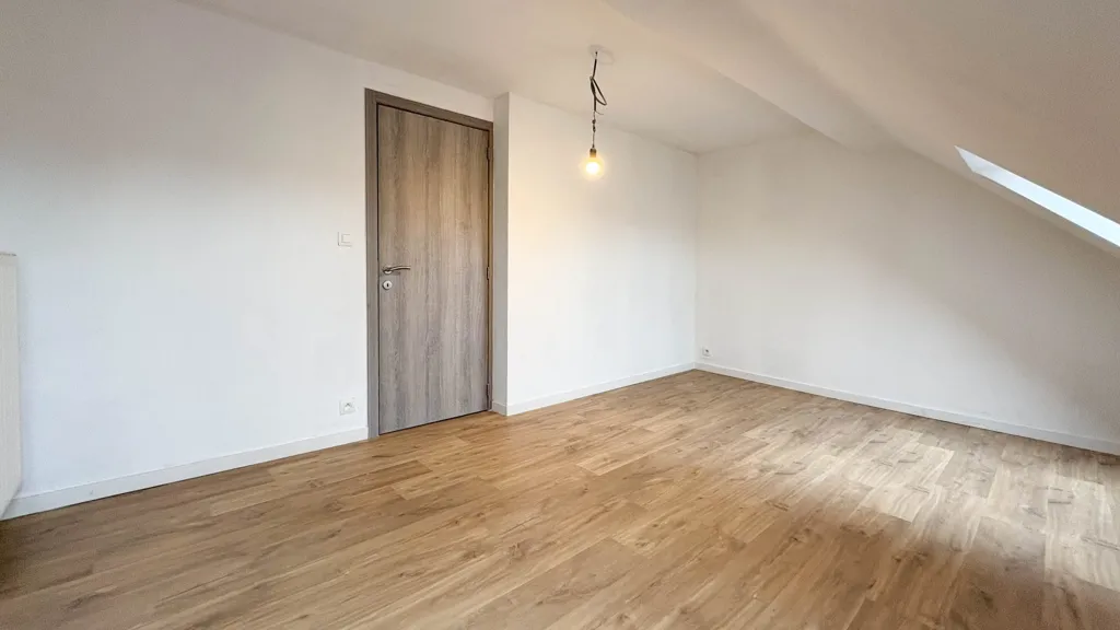 Pièces - Duplex Rénové avec Garage à Liège