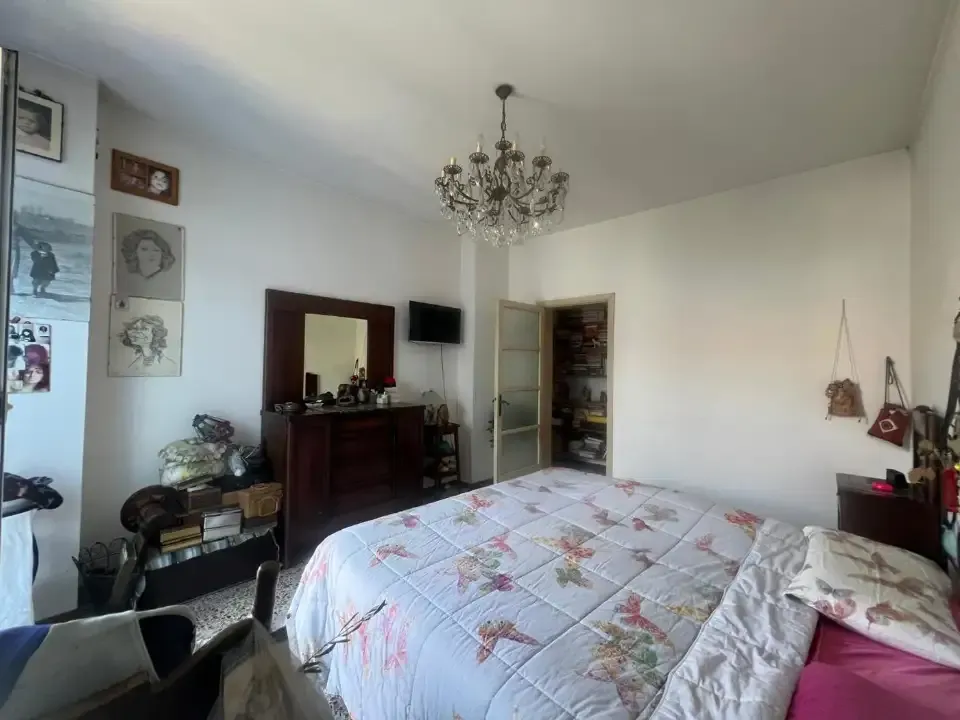 Magamistoad - Two-Level House with Balcony in Albonese