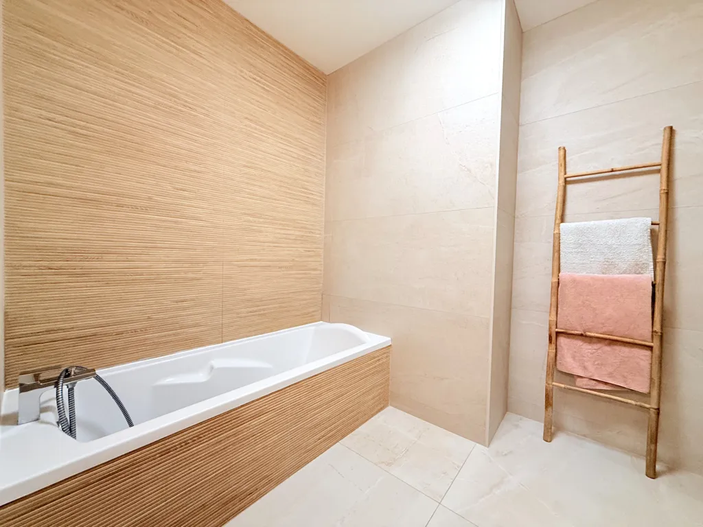 Salles de bain - Appartement T4 avec Garage à Ollioules