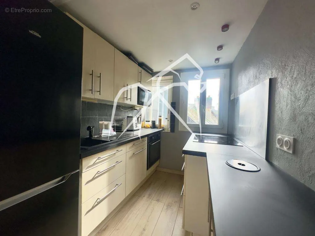 Cuisine - Appartement T3 avec vue sur rue piétonne à Rouen