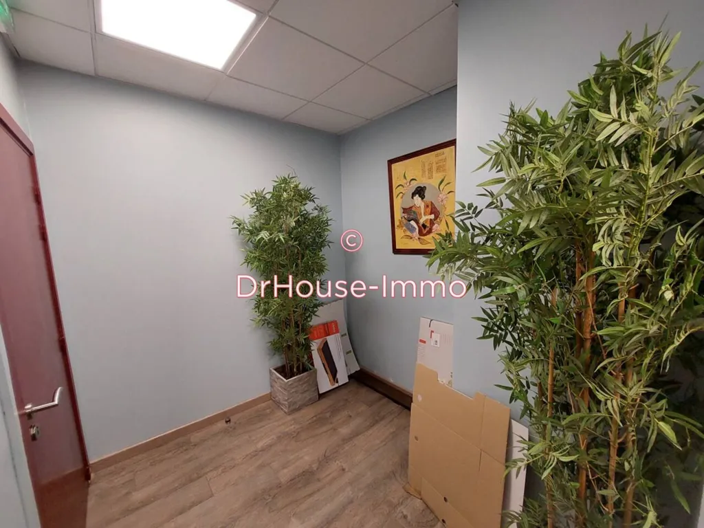 Hallway - Commercial Property with PMR Access in Aix-En-Provence