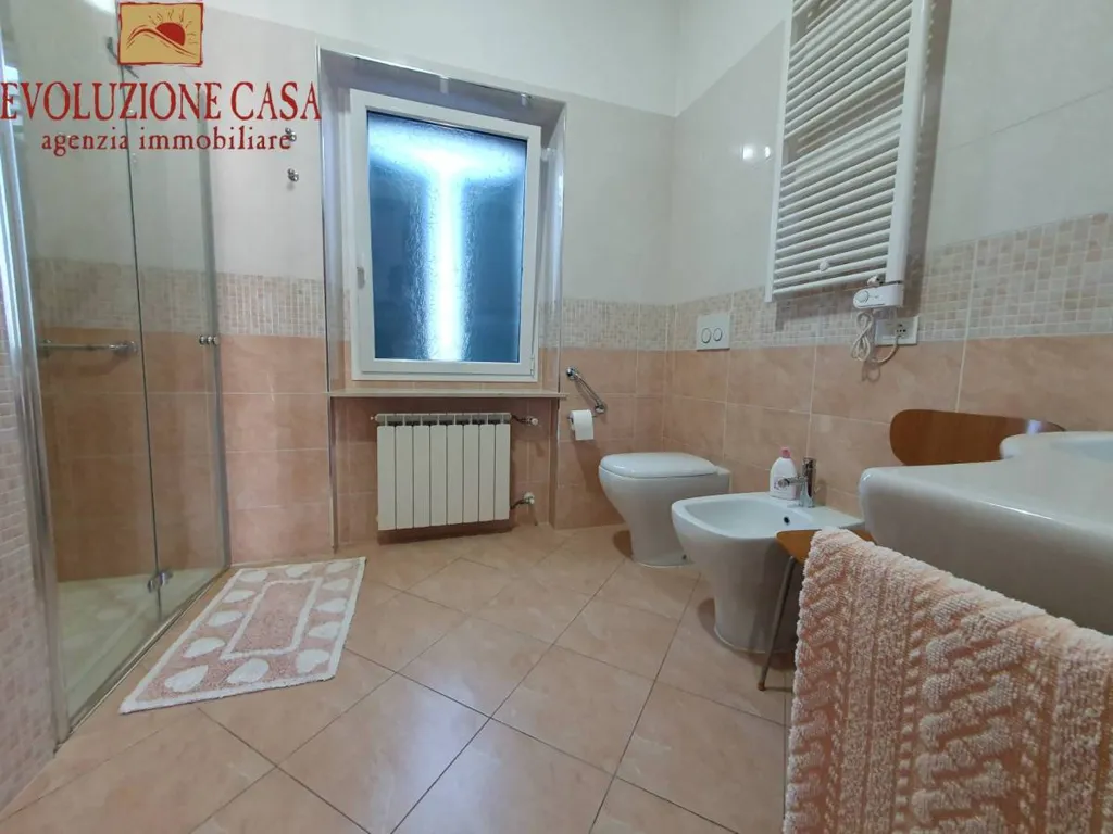 Salles de bain - Three-Level Farmhouse with Garden in Staranzano