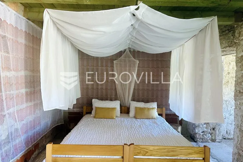 Camere da letto - Partially Renovated Stone House, Seafront in Prvić Luka