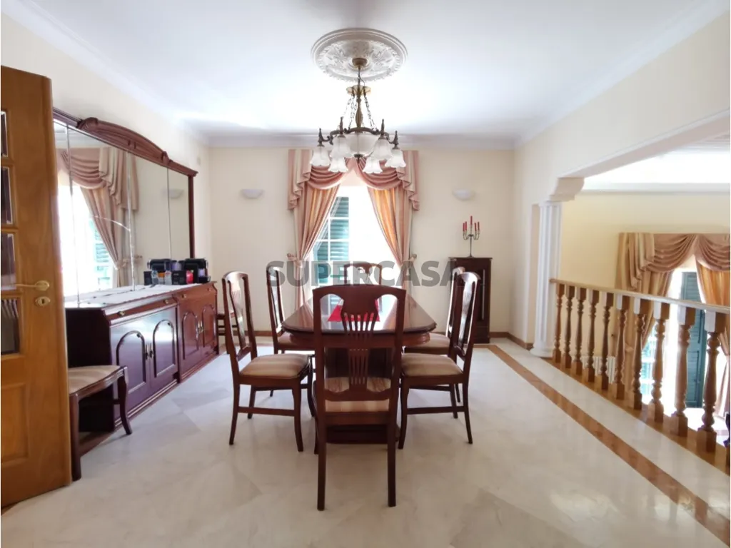 Söögituba - Five-Bedroom House with Pool in Cascais