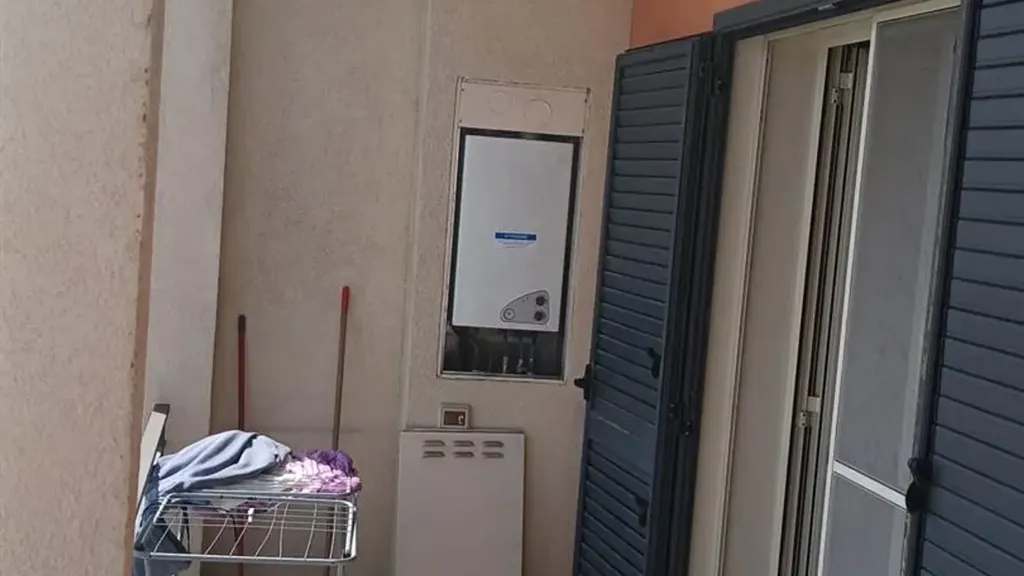 Balcon - Ground Floor Apartment with Balcony in Messina
